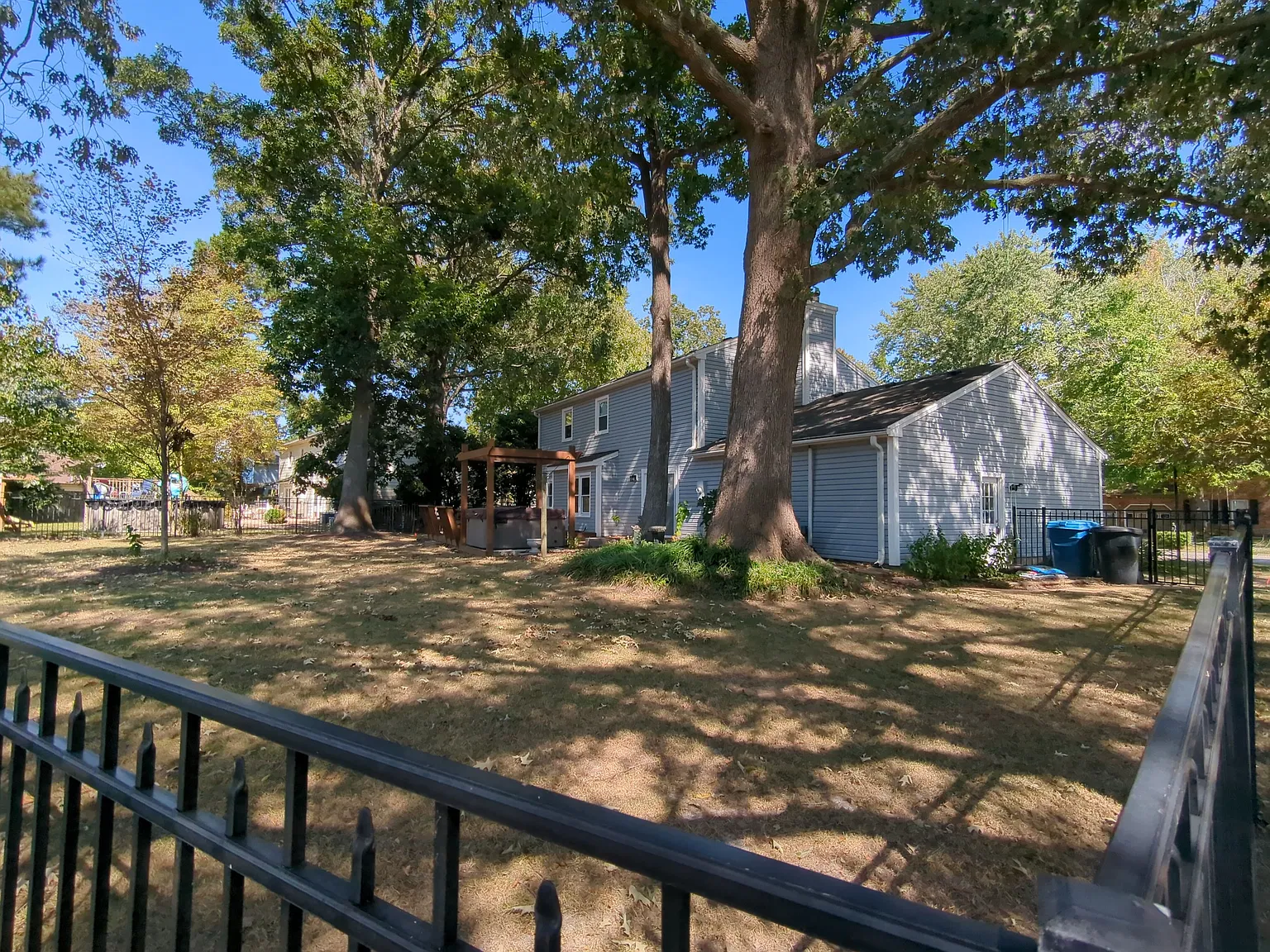 4 bed, 2.5 bath, 2064 sqft, $3,200 — Photo 3