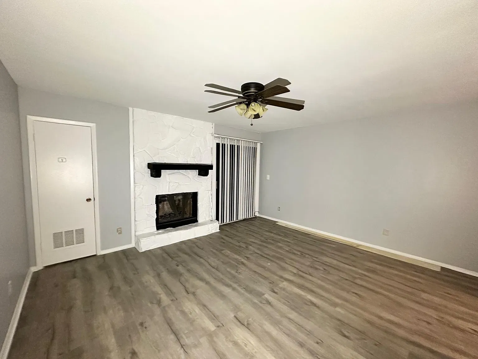 2 bed, 2.5 bath, 1200 sqft, $1,700 — Photo 4