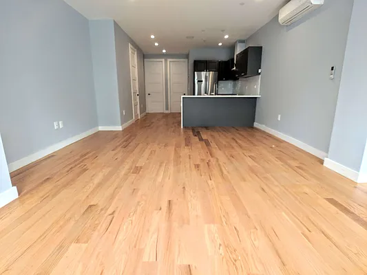 Rented by EXR | media 9