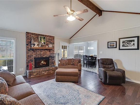 2nd image of 2621 Spruce Cir