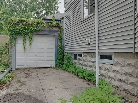 3rd image of 40 Simpson Ave