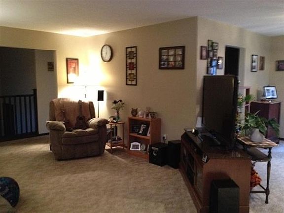 3rd image of 1718 Hollister Ave