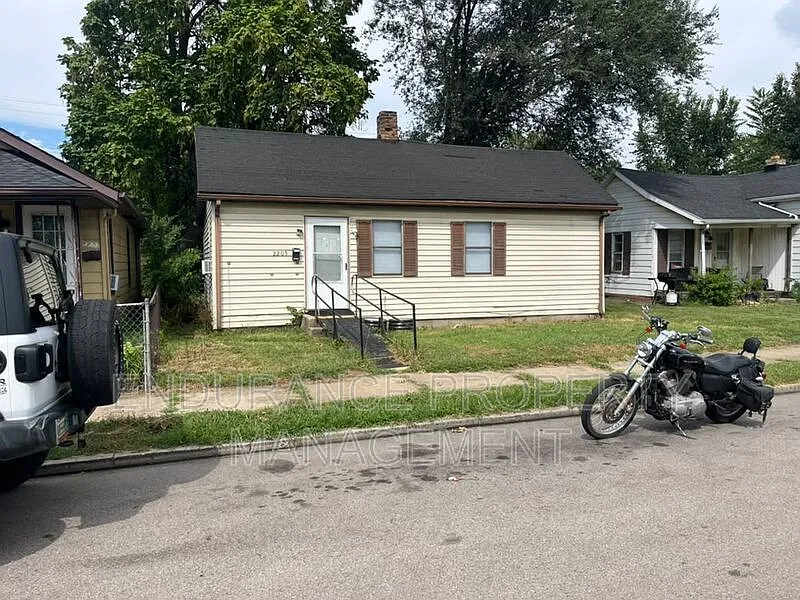 1 bed, 1.0 bath, 832 sqft, $875 — Photo 2