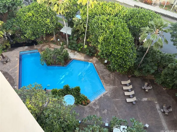 555 Hahaione St APT 9A, Honolulu, HI 96825