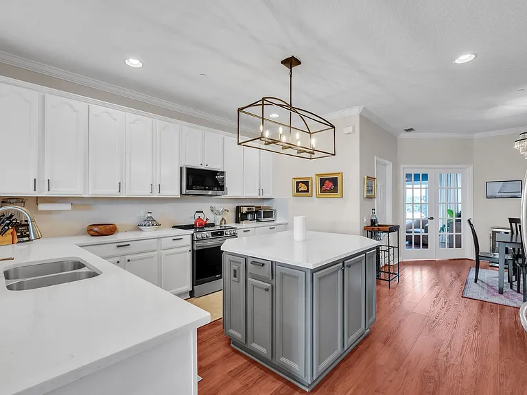 1127 Venetian Harbor Dr NE — Photo 9
