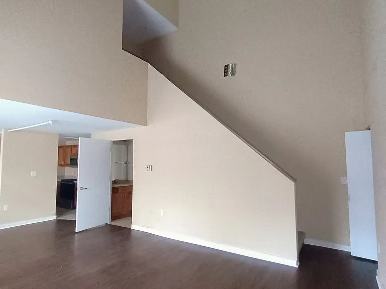 Lahr Apartments — Photo 55