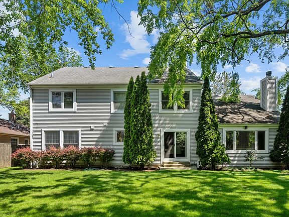 3rd image of 542 Wayland Ave