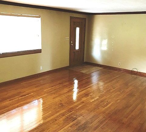 4th image of 940 Woodlawn Dr