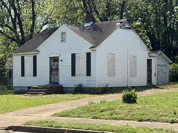 3rd image of 2443 Boyle Ave