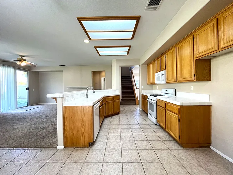 4130 Prairie Dunes Dr — Photo 7