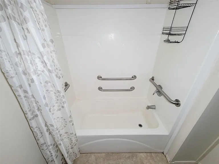 9203 Greens Rd #A — Photo 12