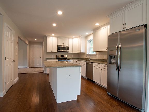 Breakfast bar and Island