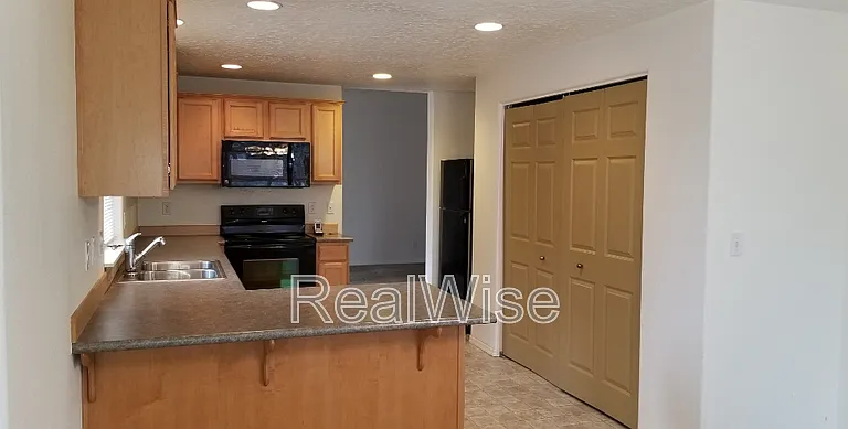16139 Park Dr — Photo 3