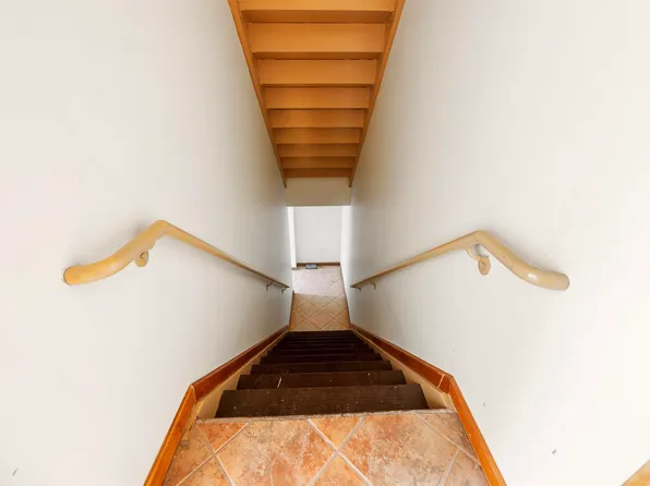 910 Summit Avenue image 9 of 15