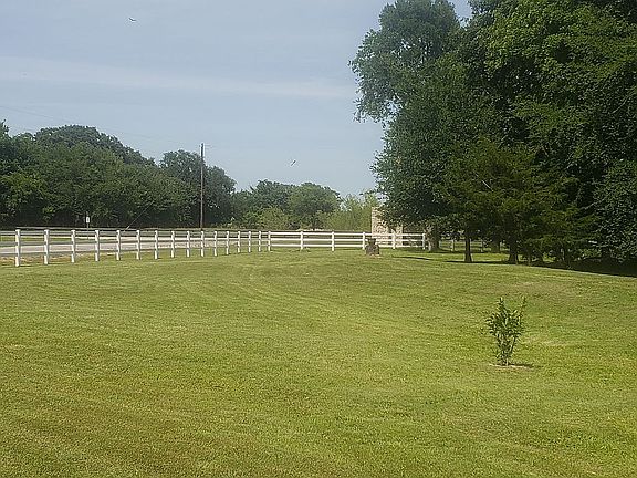 5th image of 103 Sweetwater Trl