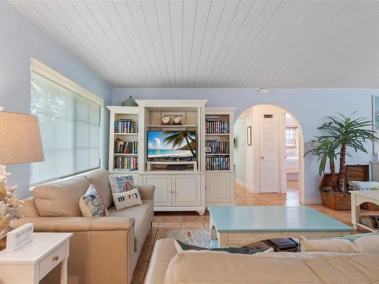 309 E Calzada De Bougainville — Photo 15