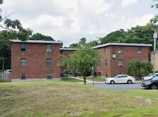 4881 Washington St APT 2B, West Roxbury, MA 02132