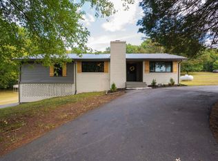 221 Twin Cove Dr, Lebanon, TN 37087