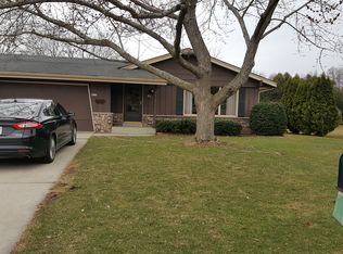 4575 S Regal Dr, New Berlin, WI 53151