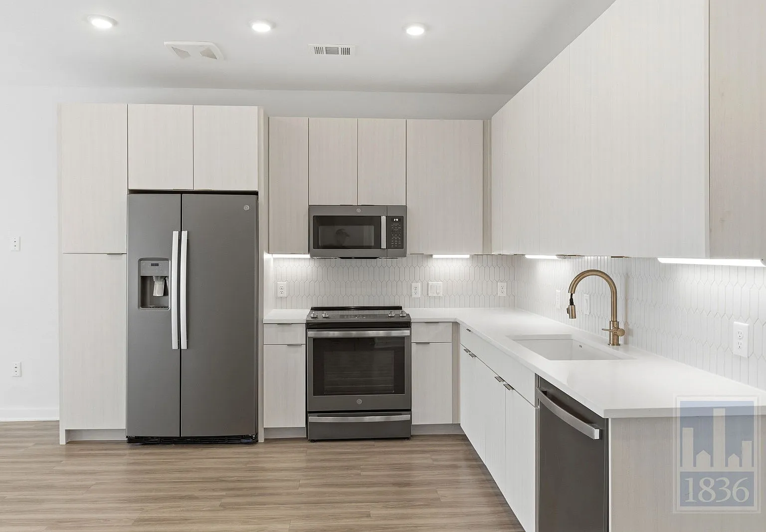 1 bed, 1.0 bath, 675 sqft, $1,300 — Photo 3