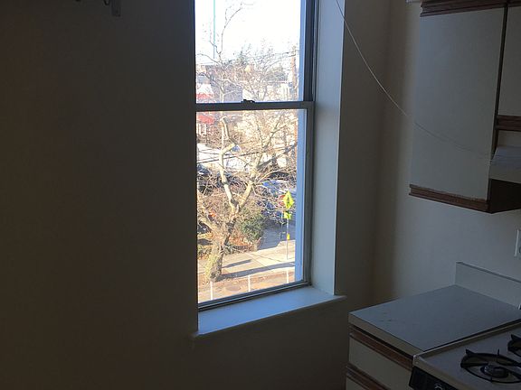 5th image of 100 Palisade Ave #301