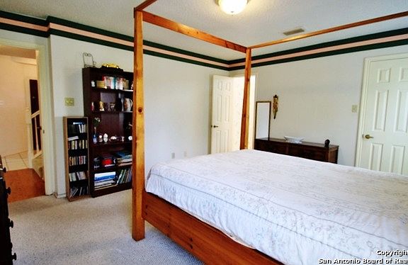 4th image of 1018 Hedgestone Dr