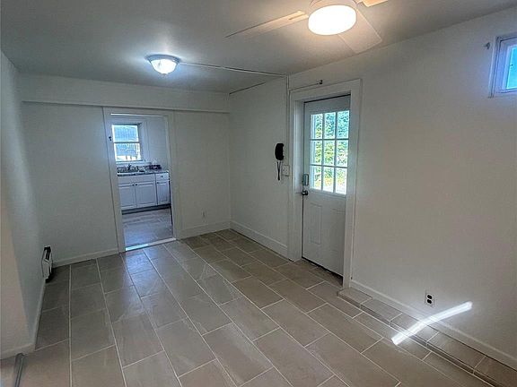 4th image of 34 Bedford Ave
