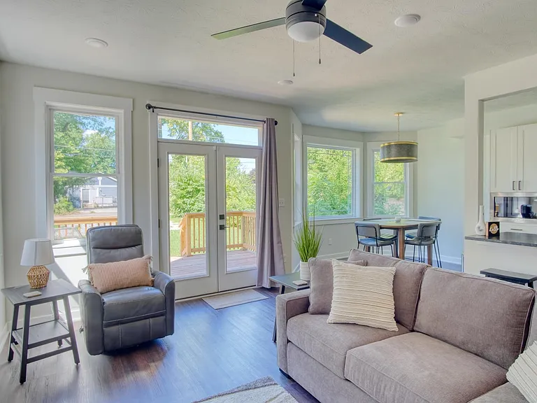 2130 Gent Ave — Photo 10