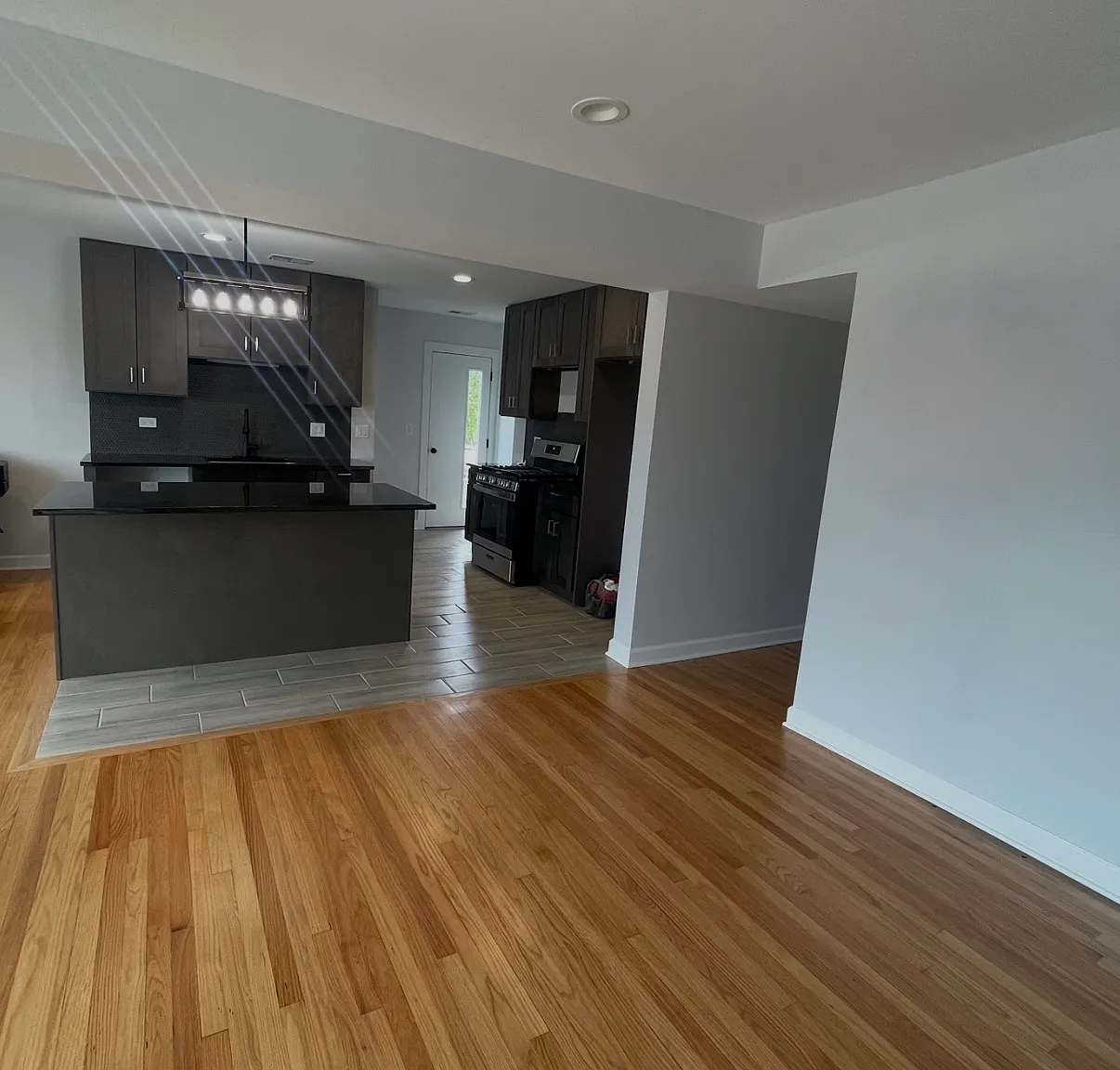 3 bed, 1450 sqft, $2,200 — Photo 2