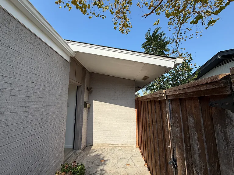 7038 Briarmeadow Dr — Photo 3