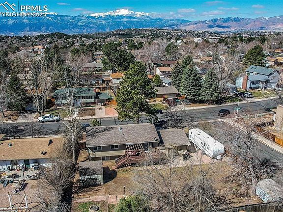 3rd image of 4915 Crestwood Dr