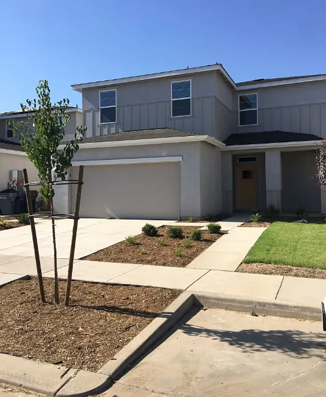 5 bed, 3.0 bath, 2504 sqft, $2,500 — Photo 2