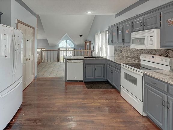 2nd image of 5624 N Ames Ave