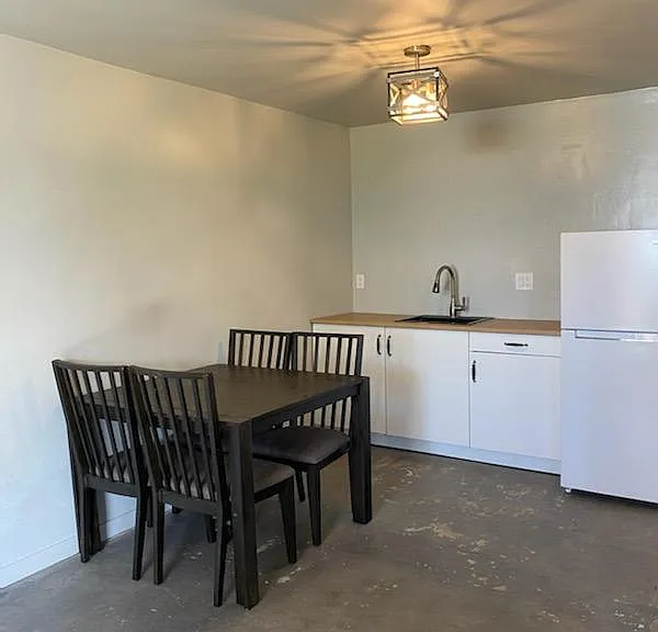8623 Milna Ave — Photo 1