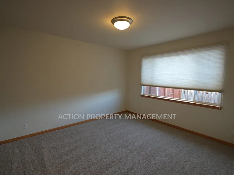 812 E Washington Pl — Photo 15