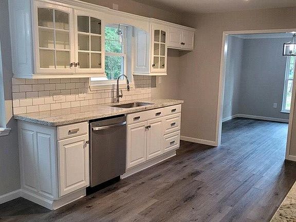 5th image of 4020 Starling St