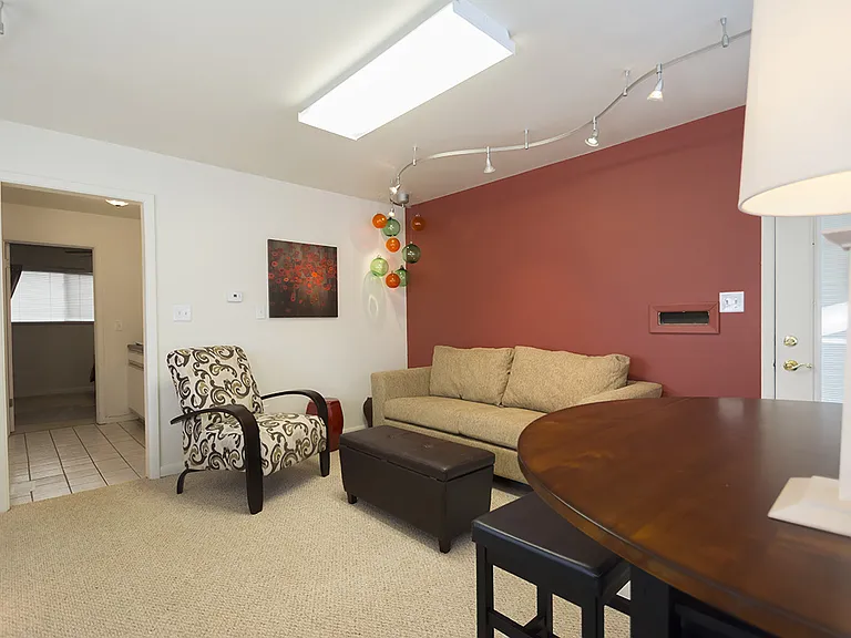 Barney's Place Apartments — Photo 16