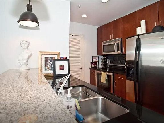 4th image of 155 Court Ave #1204