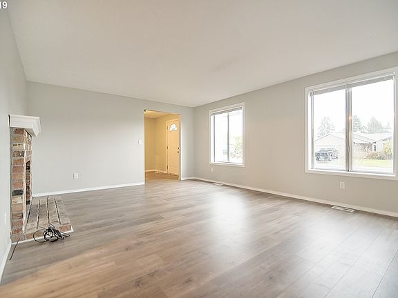 4th image of 125 Alturas Dr