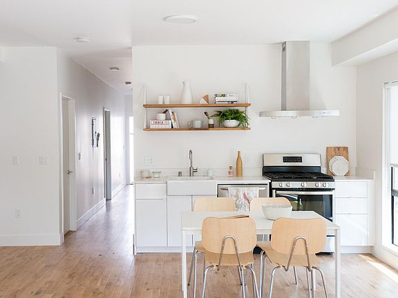 2nd image of 2557 E Cincinnati St #2557