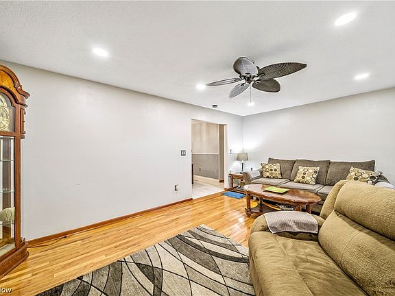 3rd image of 10284 Danvers Dr