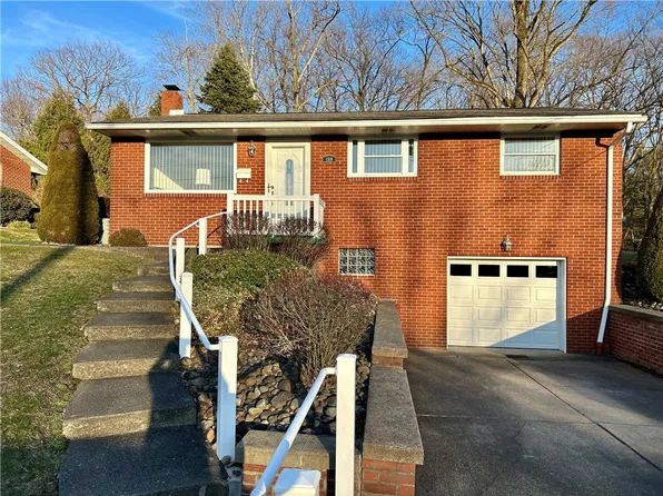 1319 Oak St, Connellsville, PA 15425