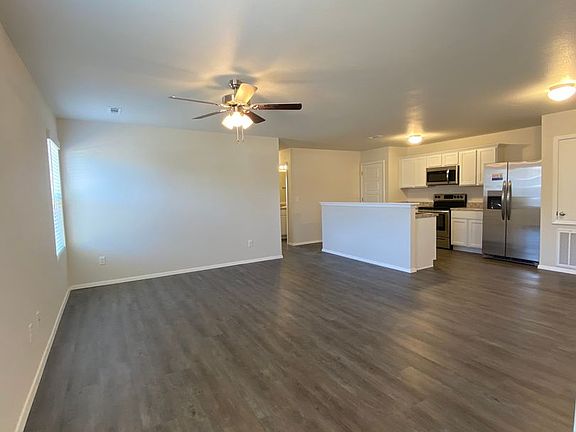 4th image of 504 W Christopher Dr #A