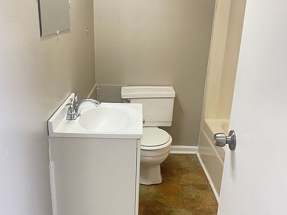 4th image of 1530 & 1540 Elm St #3