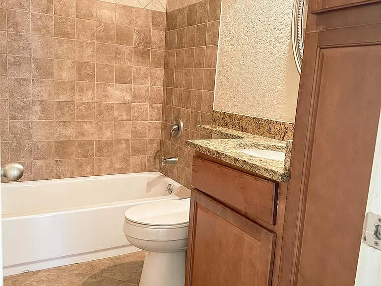 812 Primrose Ln — Photo 12