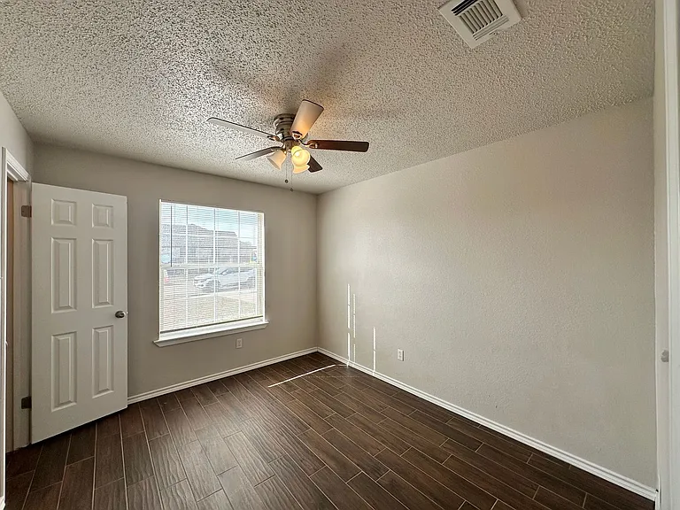 1910 Michele Dr — Photo 29