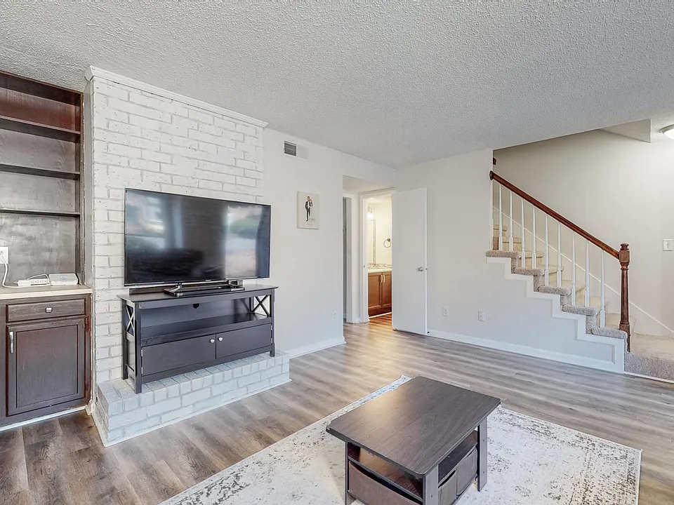 532 Williamsburg Dr