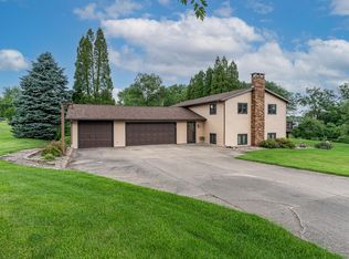 2727 Brookview Rd, Muscatine, IA 52761