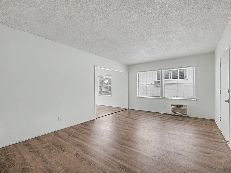 1037 N Curson Ave #7 — Photo 6