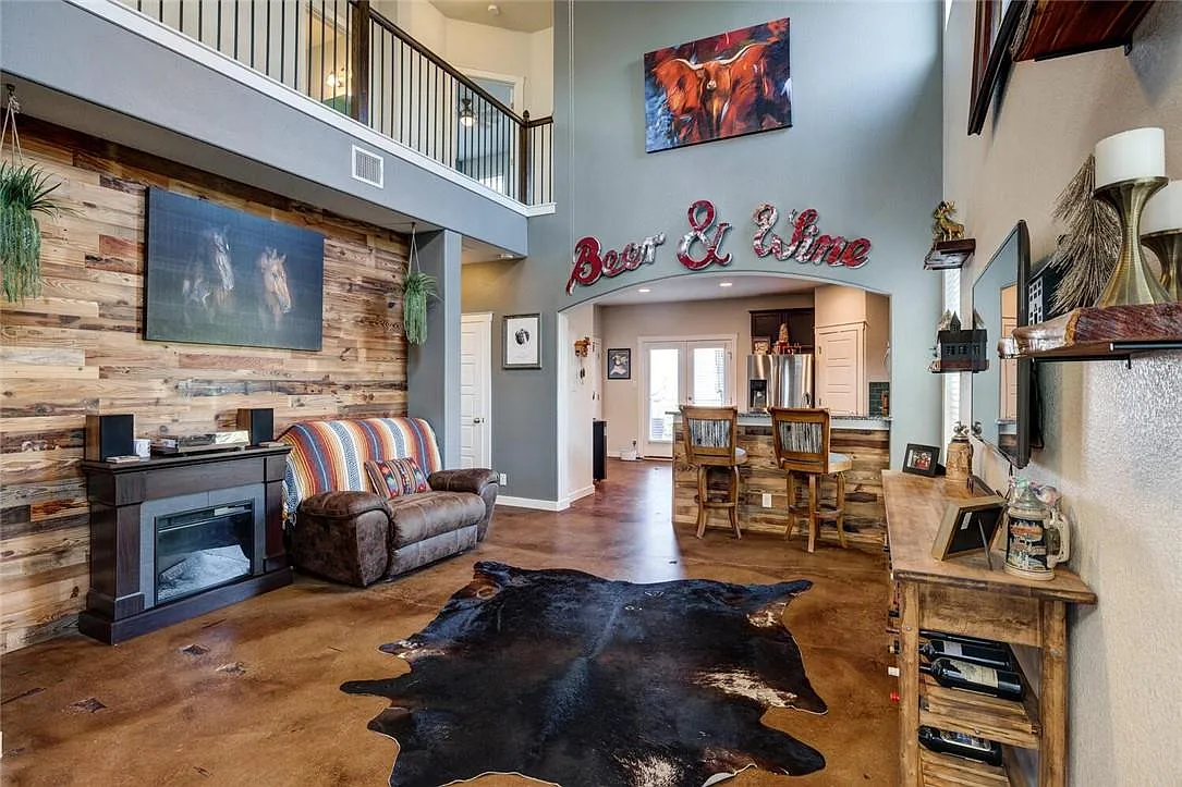 3 bed, 2.5 bath, 1977 sqft, $2,600 — Photo 1